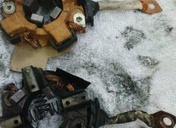 держатель щеток стартера (Новый и старый) держатель щеток стартера (Новый и старый)